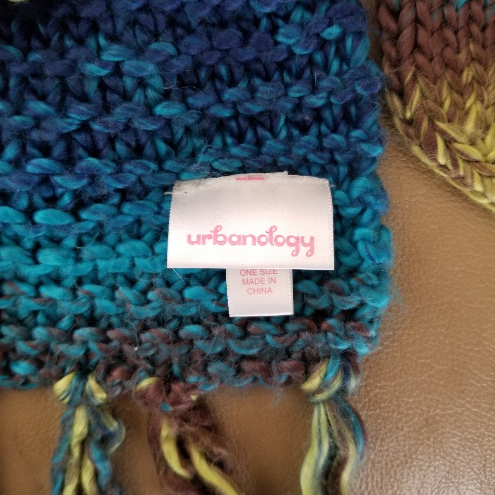 Urbanology Matching Scarf & Mittens - Picture 6 of 6
